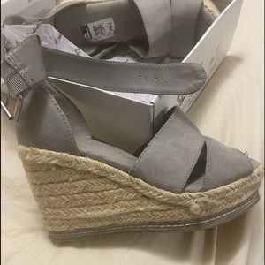 Size 8 Universal Thread Suede shoes New